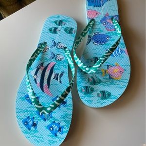 Vera Bradley paisley wave fish pattern flip flops